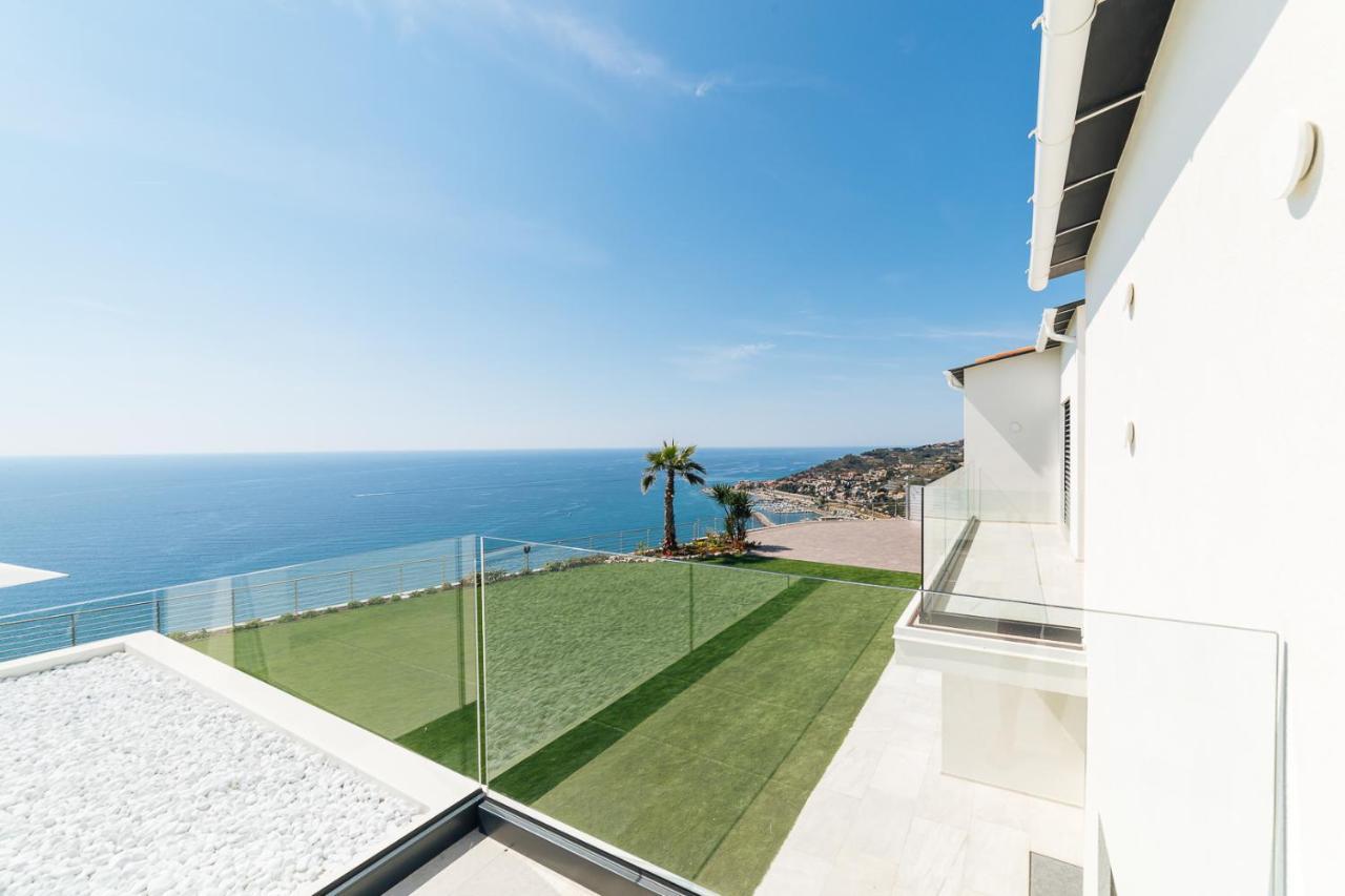 Villa Sabrina Riviera Dei Fiori A Picco Sul Mare Con Piscina Privata ,Wellness & Spa Imperia Exterior foto