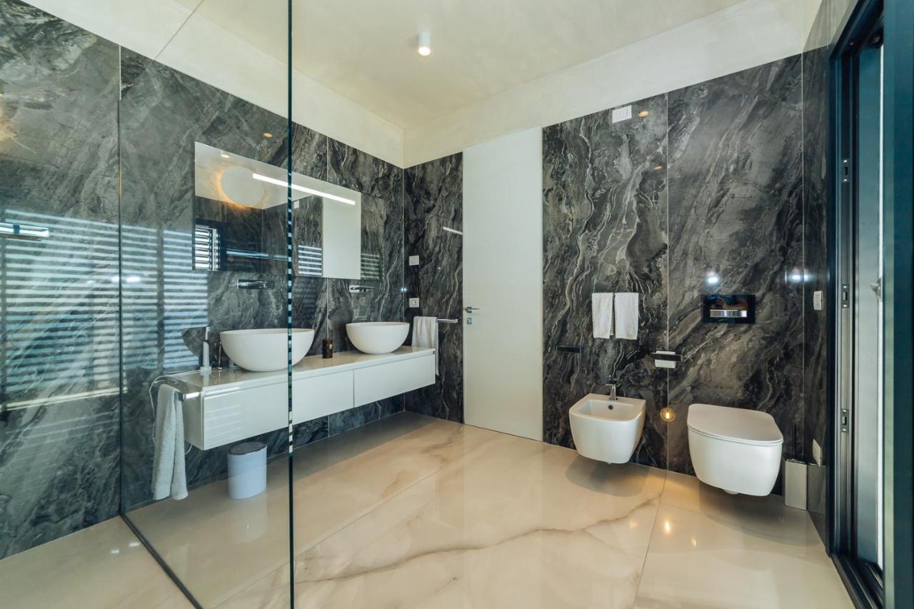 Villa Sabrina Riviera Dei Fiori A Picco Sul Mare Con Piscina Privata ,Wellness & Spa Imperia Exterior foto