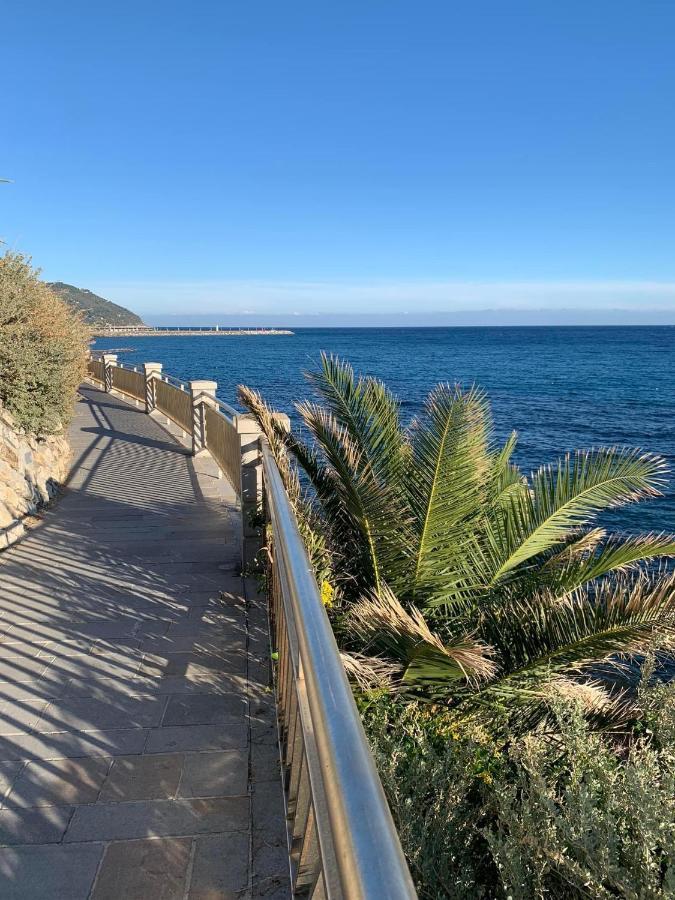 Villa Sabrina Riviera Dei Fiori A Picco Sul Mare Con Piscina Privata ,Wellness & Spa Imperia Exterior foto